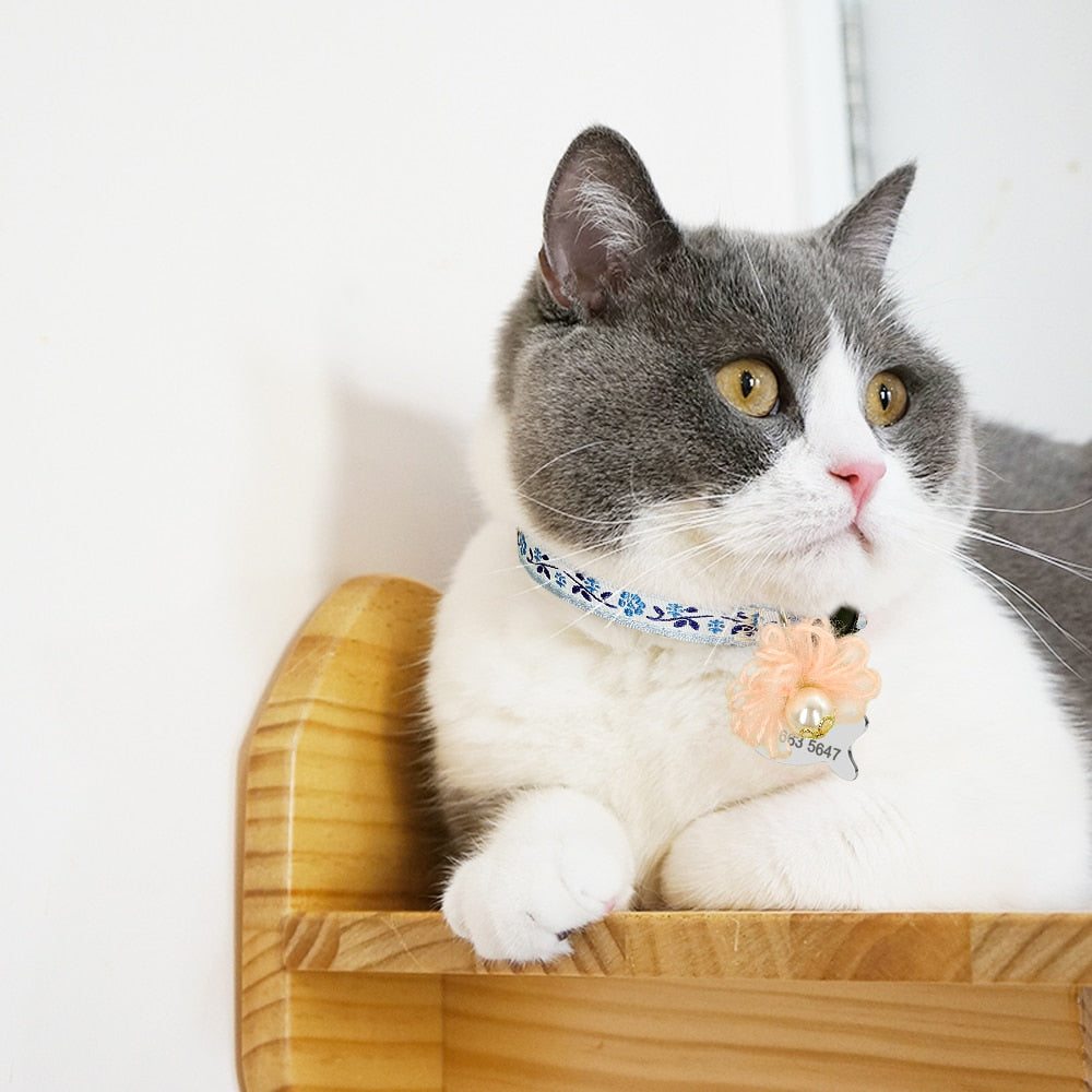 Collier à fleurs pour chat avec puce d'identification personnalisée